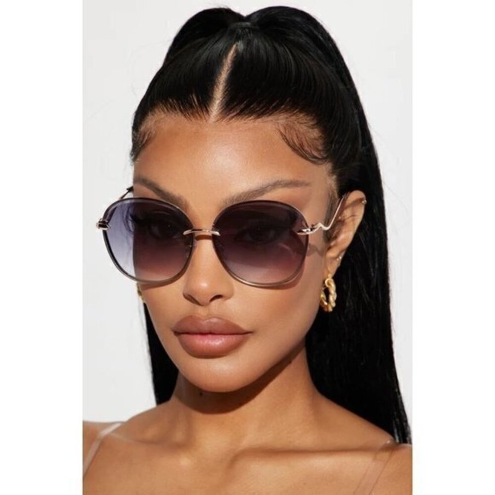 Spectacular Frame Of Mind Round Frame Rimless Sunglasses Black